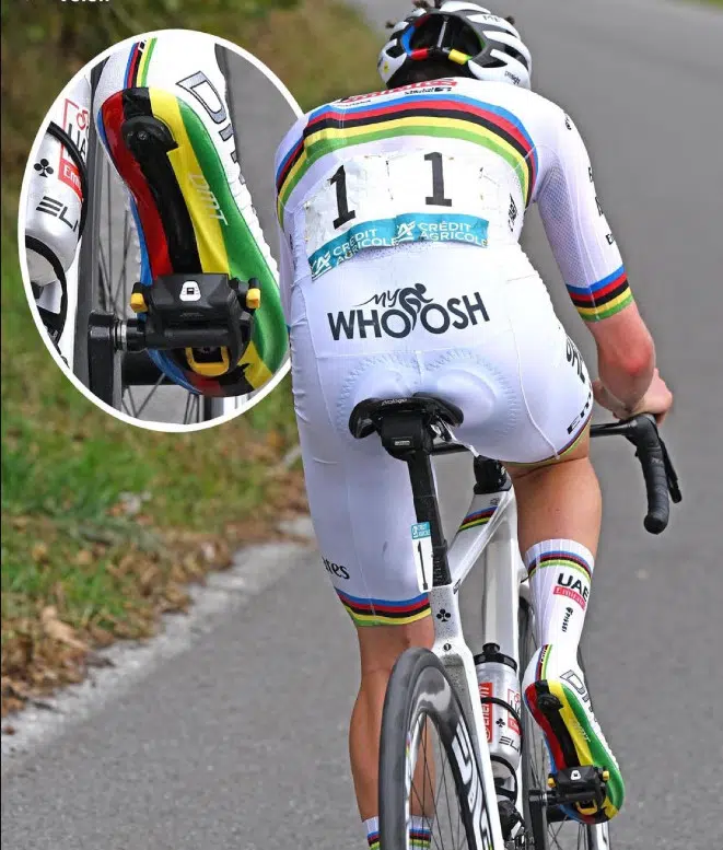 Revelado detalhe exclusivo do uniforme de Tadej Pogacar, Campeão Mundial utiliza equipamento inédito 3 girodociclismo.com.br tadej pogacar utiliza detalhe inedito apos vitoria no campeonato mundial image