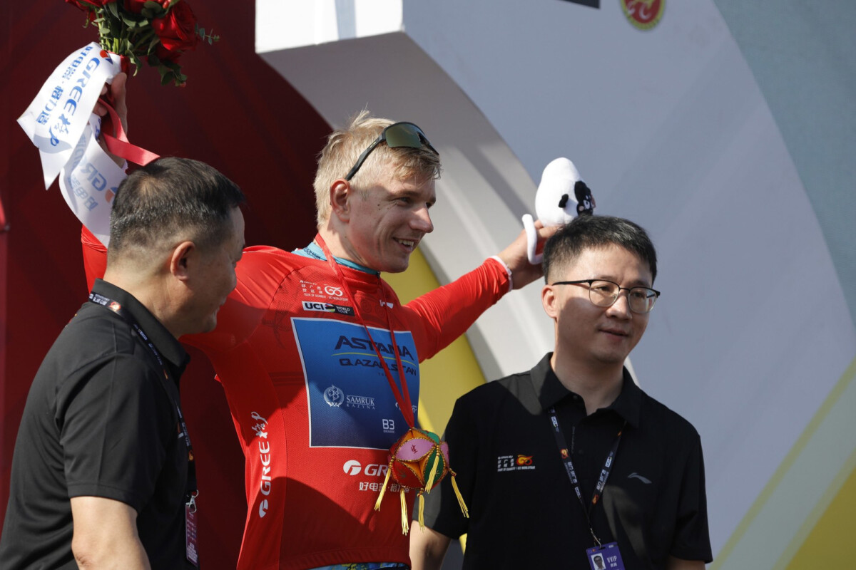 girodociclismo.com.br tour de guangxi ethan vernon vence novamente mas perde lideranca apos penalizacao confira os resultados e a chegada image 2