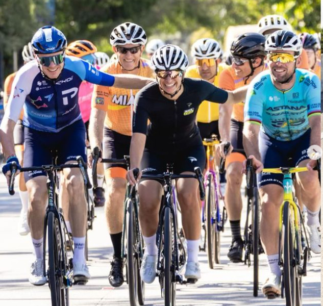 girodociclismo.com.br chris froome e mark cavendish surgem em passeio de lancha em miami nada e melhor do que um cruzeiro com alguem especial image 3