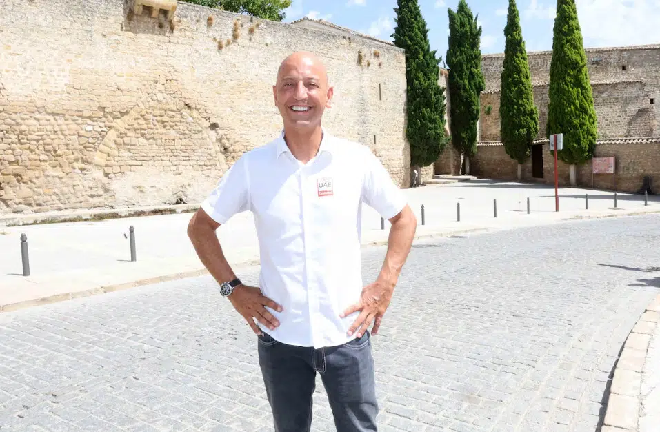 Diretor da UAE Team Emirates revela que equipe fará contratação "buscamos alguém para ficar 150 ou 180 km à frente do pelotão" 1 girodociclismo.com.br diretor da uae team emirates admite que equipe fara contratacao buscamos alguem para ficar 150 ou 180 km a frente do pelotao image 4