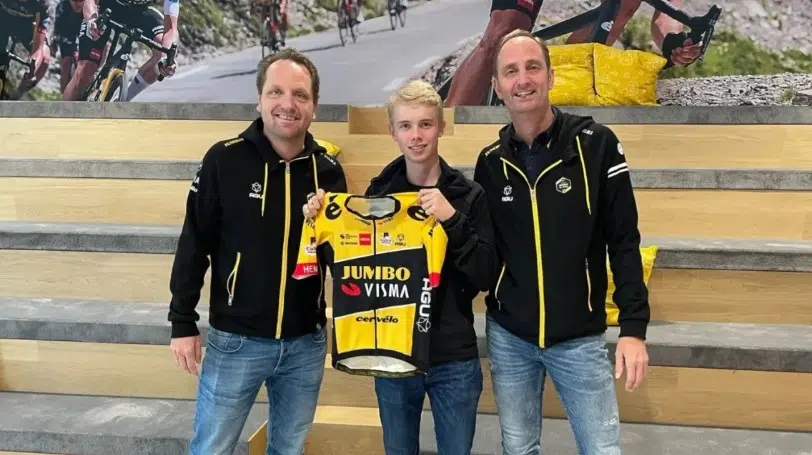 girodociclismo.com.br jovem prodigio da visma bate nova contratacao da uae team emirates ele esta muito a frente de jonas vingegaard nessa idade afirma diretor image 11