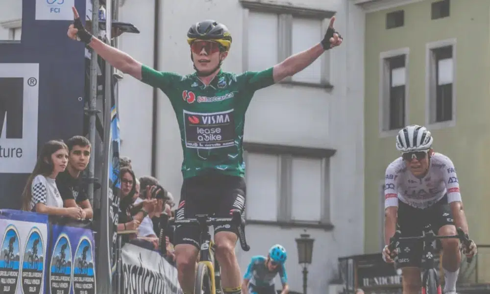 girodociclismo.com.br jovem prodigio da visma bate nova contratacao da uae team emirates ele esta muito a frente de jonas vingegaard nessa idade afirma diretor image