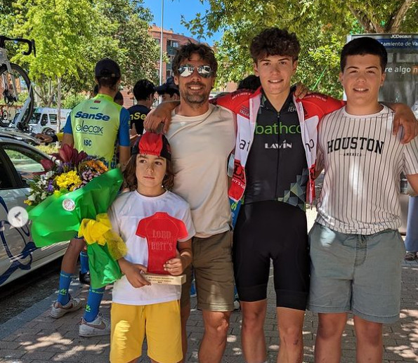 girodociclismo.com.br uae team emirates contrata jovem destaque ciclista e filho de lenda do ciclismo espanhol image