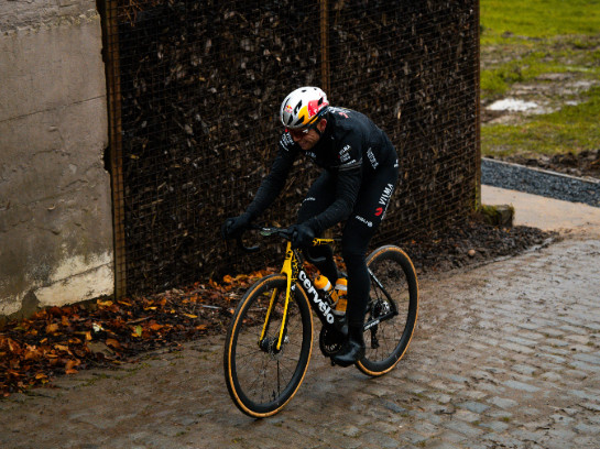 girodociclismo.com.br visma lease a bike testa materiais para a paris roubaix wout van aert testa sistema que controla pressao dos pneus image 5