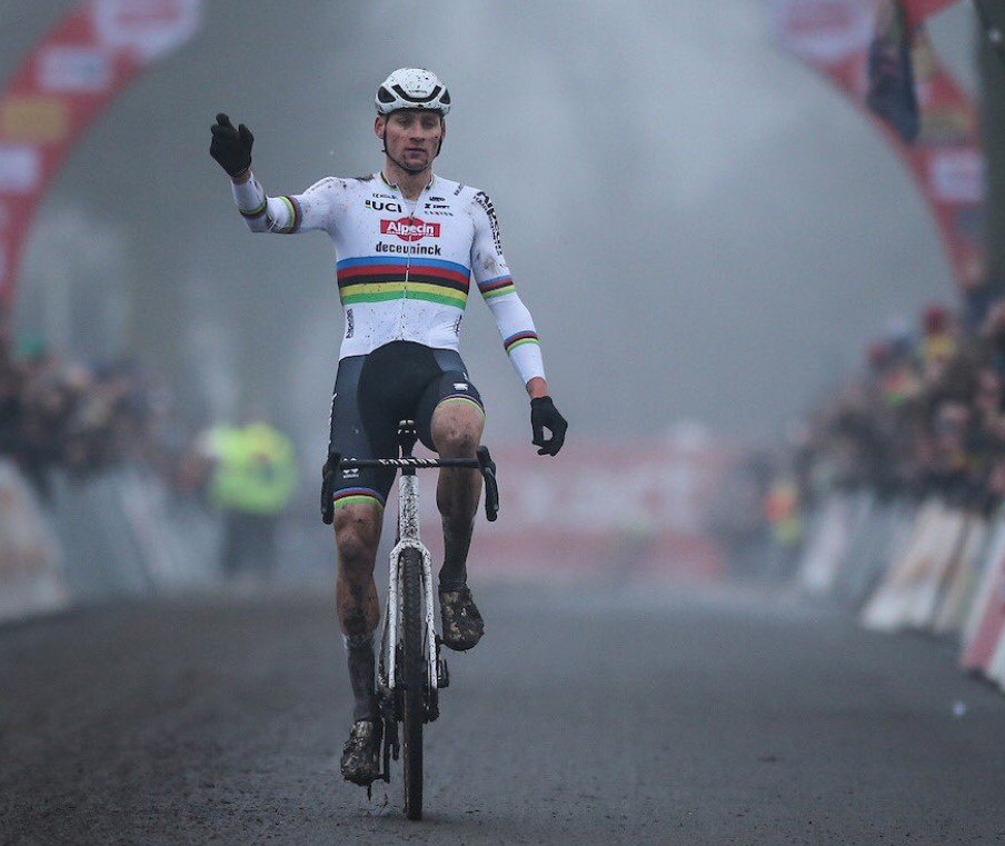 girodociclismo.com.br mathieu van der poel revela dificuldade extra para bater wout van aert meu selim estava quebrado precisei trocar de bicicleta image 3