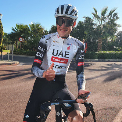 girodociclismo.com.br uae team emirates pode mudar de nome apos revelacao de novo patrocinador gigante arabe com destaque no novo uniforme image 5