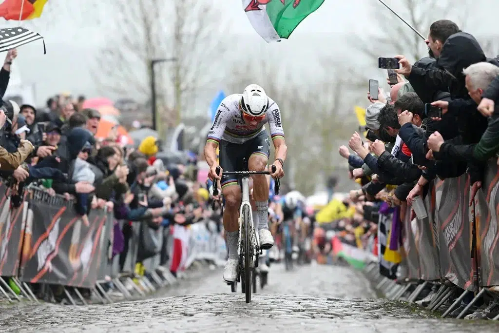 World Tour registra a maior velocidade média da história em 2024, ciclistas superaram 42 km/h; confira a comparação com últimos 20 anos 2 girodociclismo.com.br world tour teve a maior velocidade media da historia ciclistas superaram 42 kmh confira a comparacao com ultimos 20 anos image 4