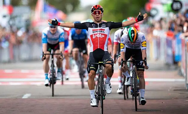 Após polêmica exclusão, agente de vencedor de 5 etapas do Tour se pronuncia e destino do ciclista segue indefinido 1 girodociclismo.com.br apos polemica exclusao do site da equipe agente de caleb ewan se pronuncia e descarta aposentadoria image