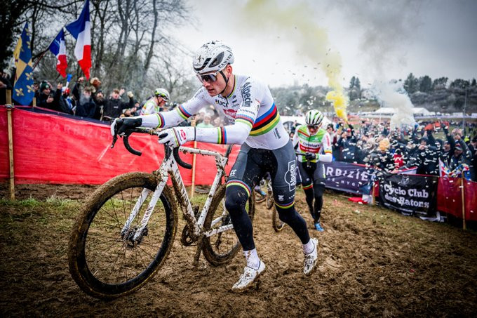 girodociclismo.com.br mathieu van der poel comemora vitoria na copa do mundo aos 30 anos se eu treinasse aos 23 o que treinei esta semana nao teria sido tao bom image 3