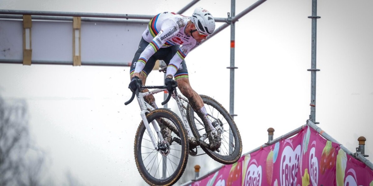 girodociclismo.com.br mathieu van der poel da show na copa do mundo de hoogerheide confira os resultados e a chegada mvdp ciclocross salto