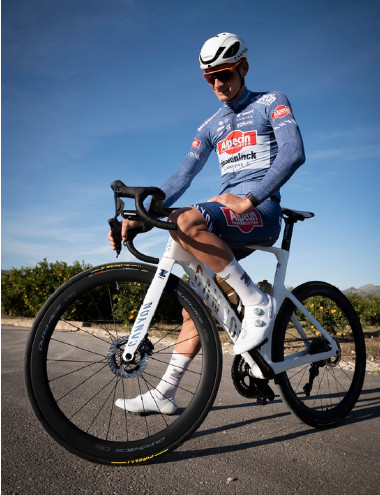 girodociclismo.com.br mathieu van der poel e alpecin deceuninck anunciam novo patrocinador de pneus confira os novos modelos image