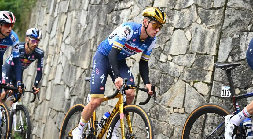 "Remco Evenepoel finge diante da câmera" comentarista do Europort revela a preocupação de Evenepoel 2 girodociclismo.com.br remco evenepoel finge diante da camera comentarista do europort revela a preocupacao de evenepoel na recuperacao image 2