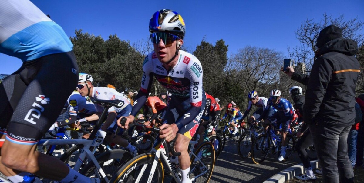 girodociclismo.com.br ciclista da red bull bora hospitalizado apos carro invadir estrada durante a etoile de besseges assista o video maxim van gils bora