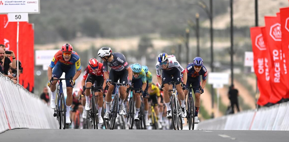 girodociclismo.com.br ciclista e multado e rebaixado no uae tour caso aconteceu durante polemica no sprint assista o video image