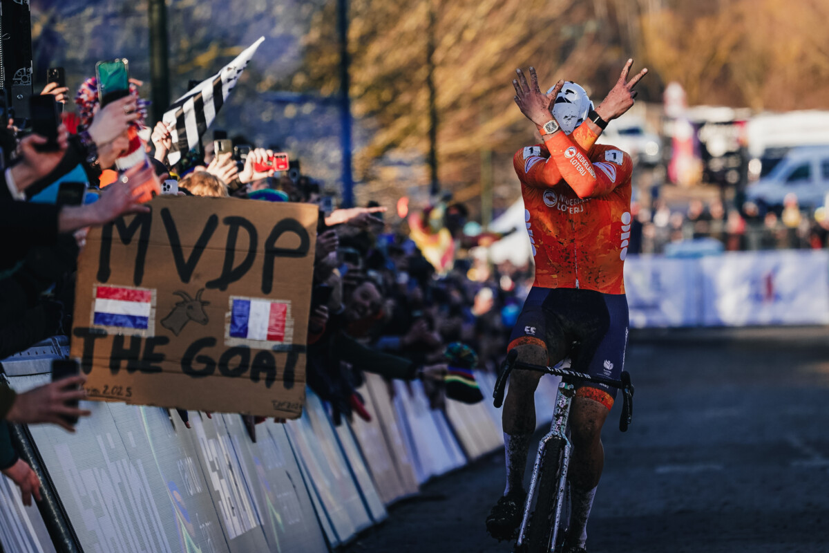 girodociclismo.com.br mathieu van der poel entra para a historia ao vencer o campeonato mundial de ciclocross pela 7a vez confira os resultados e a chegada image 3