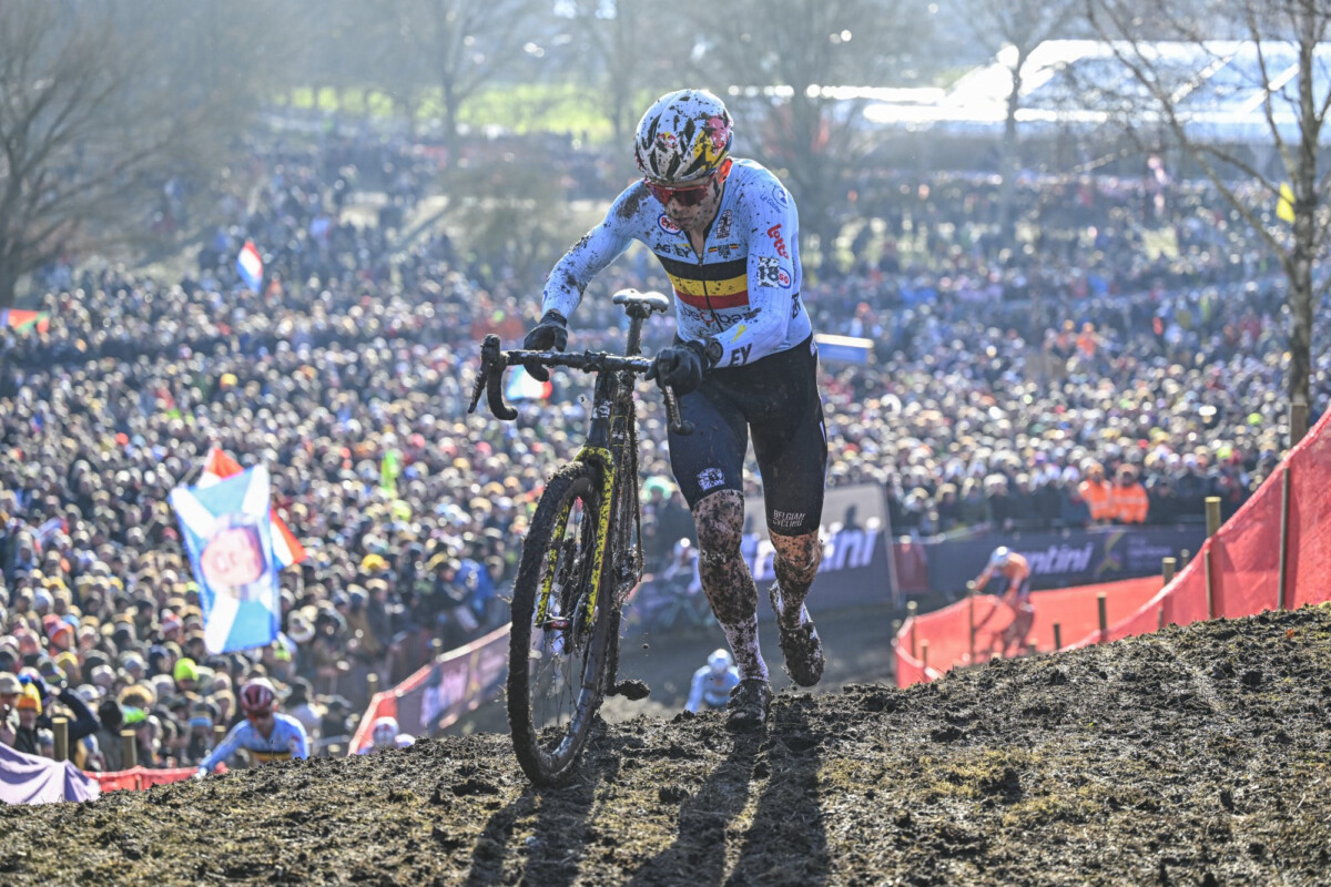 girodociclismo.com.br mathieu van der poel entra para a historia ao vencer o campeonato mundial de ciclocross pela 7a vez confira os resultados e a chegada image 5