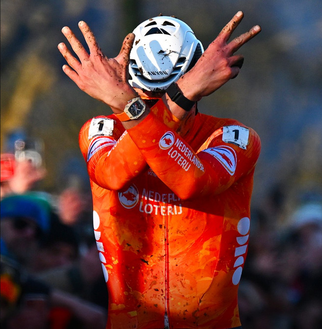 girodociclismo.com.br mathieu van der poel revela que teve um pneu furado na conquista do titulo mundial andei muito tempo com o pneu dianteiro furado image 2