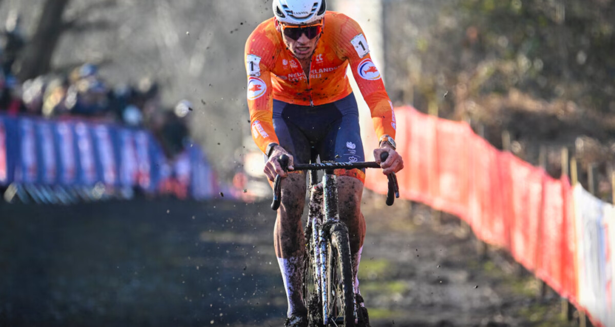 girodociclismo.com.br mathieu van der poel revela que teve um pneu furado na conquista do titulo mundial andei muito tempo com o pneu dianteiro furado image 4