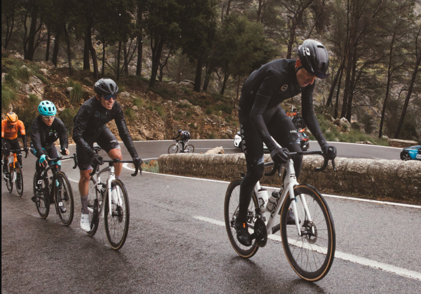 girodociclismo.com.br polemica no challenge mallorca 3 ciclistas pararam a competicao se fosse em la vuelta nao aconteceria afirma diretor image 2