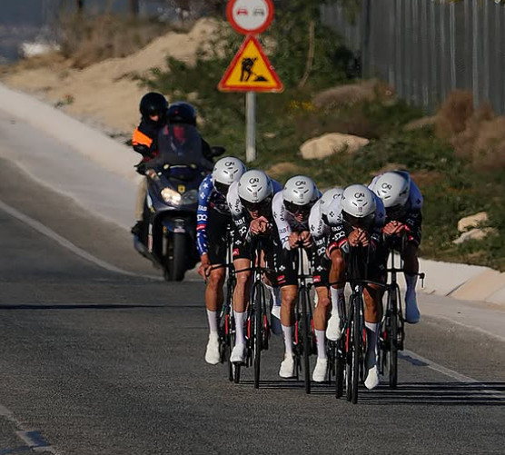 girodociclismo.com.br uae team emirates xrg estreia com podio no contrarrelogio por equipes da volta a comunidade valenciana 2025 image 4