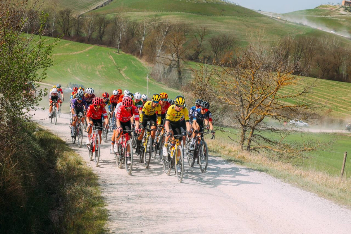 girodociclismo.com.br demi vollering vence a strade bianche image 7