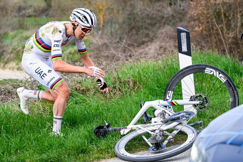 girodociclismo.com.br diretor da uae emirates atualiza situacao de tadej pogacar antes da milan sanremo nao sei se ele esta 100 mas estara bem image 6