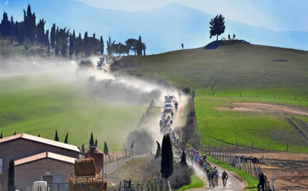 Strade Bianche: Onde assistir ao vivo em Portugal e no Brasil, confira o start list final com a numeração dos ciclistas 1 girodociclismo.com.br image image 127