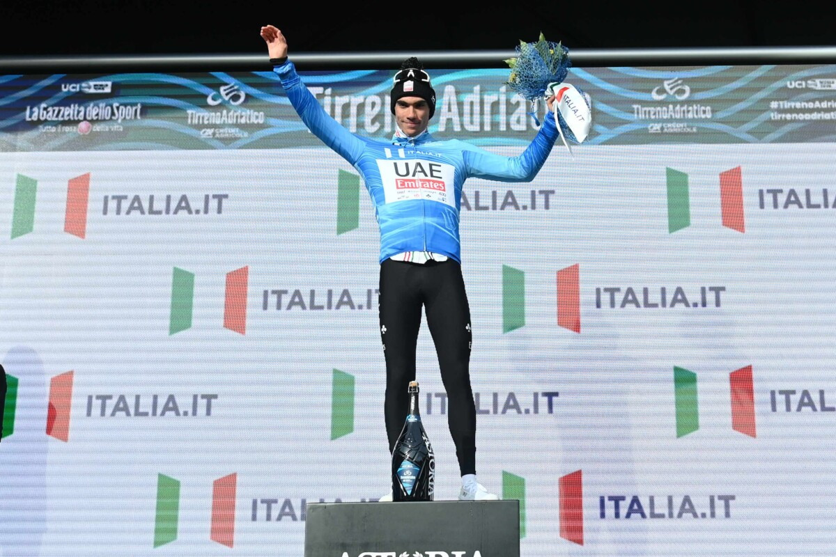 girodociclismo.com.br uae emirates xrg revela forte equipe para a tirreno adriatico com juan ayuso e adam yates dividindo a lideranca image 4