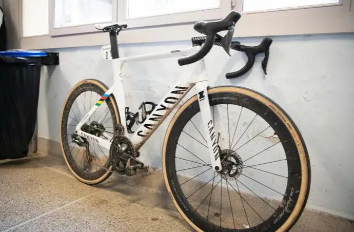 Campeão da Paris-Roubaix critica estratégia de Mathieu Van der Poel "estresse demais por 15 watts" 2 girodociclismo.com.br ciclista 4x campeao da paris roubaix critica estrategia de mathieu van der poel estresse demais por 15 watts image 2