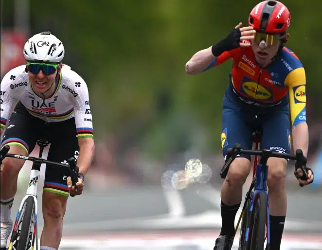 Mattias Skjelmose revela detalhe da vitória na Amstel Gold Race "eu dizia ao Remco para ele puxar nas subidas" 2 girodociclismo.com.br mattias skjelmose silencia favoritos e conquista epica na amstel gold race image 2