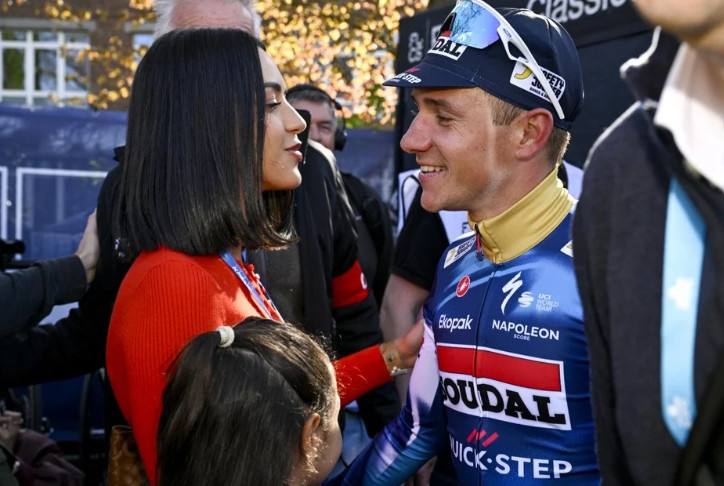 Remco Evenepoel envolvido em polêmica com jornalista "deixe-me ser bem claro: isso é um completo absurdo" 2 girodociclismo.com.br remco evenepoel reage fortemente apos declaracao de jornalista belga deixe me ser bem claro isso e um completo absurdo image 4