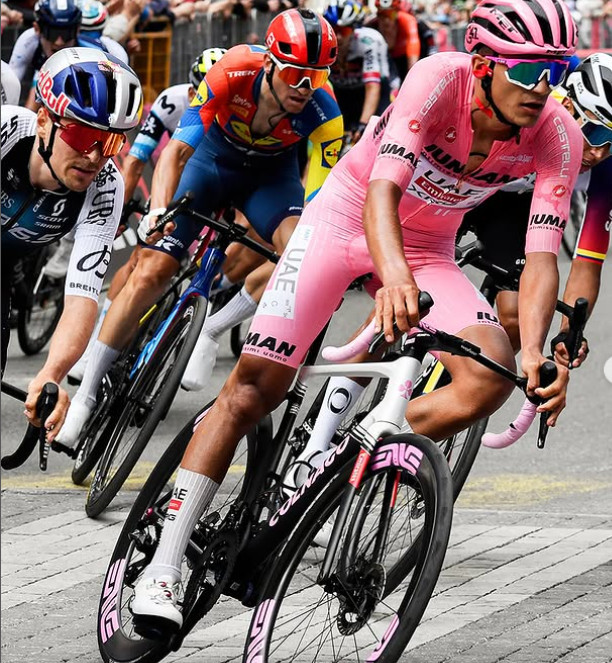 Alberto Contador compara situação de Isaac del Toro com Tour de France 2009, "muitos vão querer criar polêmica" 1 girodociclismo.com.br a polemica manobra de isaac del toro na 11a etapa do giro ditalia 2025 image