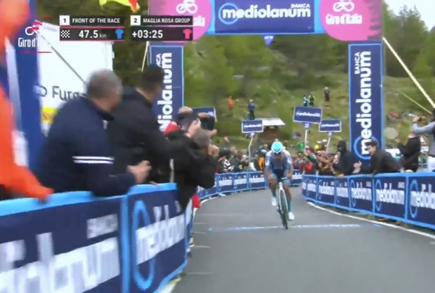 Afonso Eulálio lidera a 17ª etapa do Giro d'Italia; português ataca no Passo del Mortirolo e inicia voo solo em direção à chegada 1 girodociclismo.com.br afonso eulalio lidera a 17a etapa do giro ditalia portugues atacou no passo del mortirolo e iniciou um voo solo image