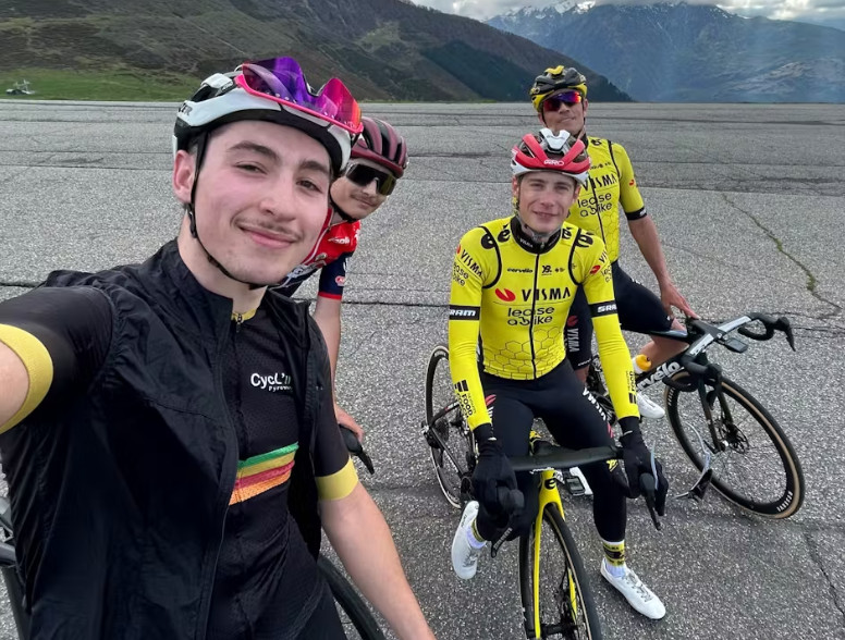 Ciclista amador realiza sonho e pedala com Jonas Vingegaard "eu gostava mais do Pogacar, mudei para o Vingegaard" 1 girodociclismo.com.br ciclista amador realiza sonho e pedala com jonas vingegaard eu gostava mais do pogacar provavelmente mudei para o vingegaard image 5