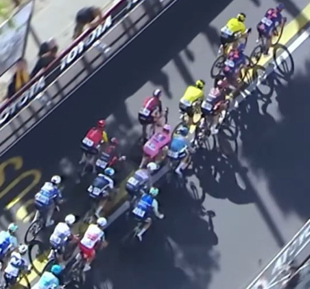 Ciclista top 5 na 4ª etapa do Giro é multado e rebaixado na classificação da etapa, equipe contesta "consideramos lamentável"; assista o vídeo 1 girodociclismo.com.br ciclista top 5 na 4a etapa do giro ditalia e rebaixado e multado na classificacao da etapa equipe contesta image