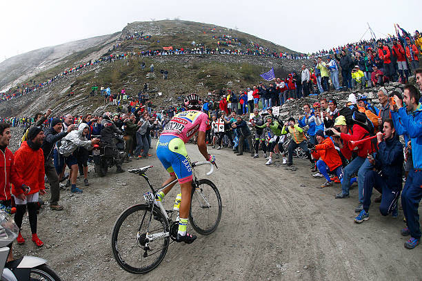 Colle delle Finestre, conheça o monstro que decidirá o Giro d'Italia "tão alto que embaixo desanima, em cima o medo da altura se instala" 4 girodociclismo.com.br colle delle finestre conheca o monstro que decidira o giro ditalia tao alto que embaixo desanima em cima o medo da altura se instala image 6