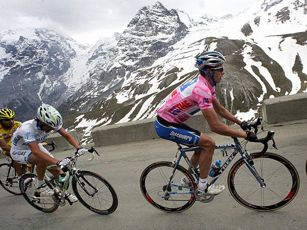 Colle delle Finestre, conheça o monstro que decidirá o Giro d'Italia "tão alto que embaixo desanima, em cima o medo da altura se instala" 5 girodociclismo.com.br del toro carapaz e a expectativa de um final epico no colle delle finestre image