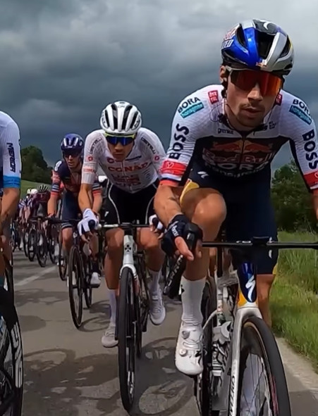 Diretor da UAE Emirates define liderança no Giro d'Italia "Juan Ayuso continua líder, mas precisamos respeitar o líder da prova" 3 girodociclismo.com.br diretor da uae emirates define lideranca no giro ditalia juan ayuso continua lider mas precisamos respeitar o lider da prova image 8