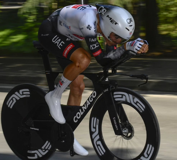 Diretor da UAE Emirates satisfeito com Juan Ayuso no Giro d'Italia "ele foi um pouco influenciado por aquele acidente" 2 girodociclismo.com.br diretor da uae emirates satisfeito com juan ayuso no giro ditalia ele foi um pouco influenciado por aquele acidente image 2