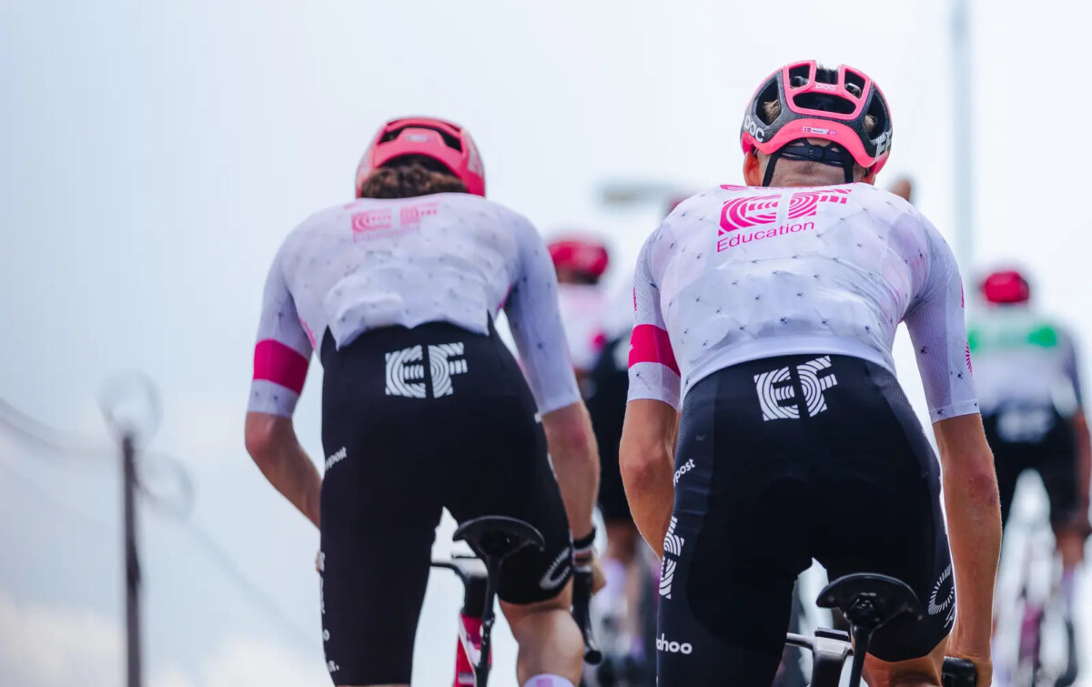 EF Education apresenta equipe e novo uniforme para o Giro d’Italia, todos por Richard Carapaz; confira o time completo 1 girodociclismo.com.br ef education apresenta equipe e novo uniforme para o giro ditalia todos por richard carapaz image