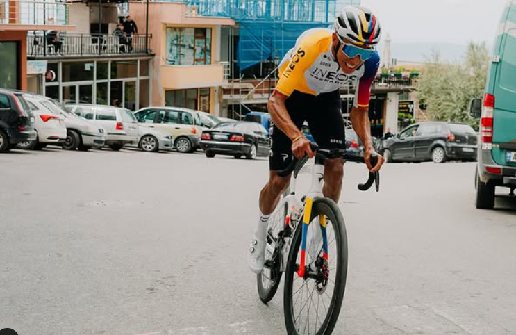 Egan Bernal fala antes do Giro d’Italia "não sei se posso vencer novamente", assista o vídeo 3 girodociclismo.com.br egan bernal em entrevista antes do giro ditalia nao sei se posso vencer novamente assista o video image