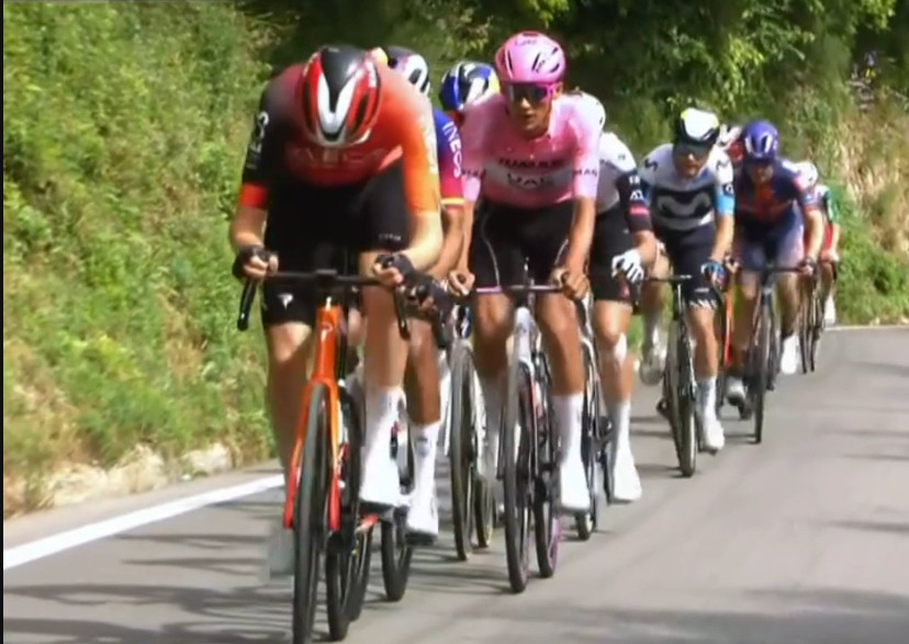 Egan Bernal revela estratégia diferente de Isaac del Toro "o GC será decidido na última semana por minutos, seremos pacientes" 1 girodociclismo.com.br egan bernal retorna ao top 10 do giro ditalia image 1