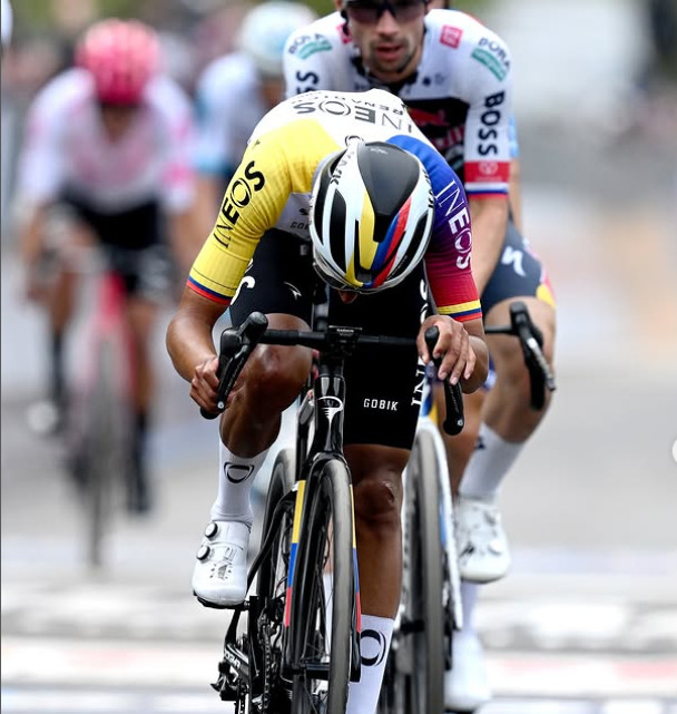 Egan Bernal renasce no Giro d'Italia: "Pensei que poderia lutar pela vitória. Temos que continuar tentando"; assista o vídeo 1 girodociclismo.com.br egan bernal revela que imaginou vencer na primeira chegada ao alto do giro pensei em lutar pela vitoria por um momento assista o video image 2