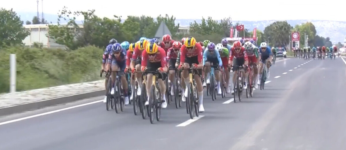 Elia Viviani conquista 90ª vitória, italiano bate sprint na 7ª etapa do Tour da Turquia; confira os resultados e a chegada 2 girodociclismo.com.br elia viviane vence pela 90a vez italiano bate sprint na 7a etapa do tour da turquia confira os resultados e a chegada image