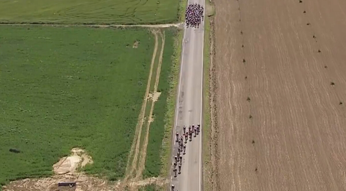La Vuelta Femenina: Femke Gerritse bate Mariane Vos no sprint e assume liderança geral, confira os resultados e a chegada 3 girodociclismo.com.br femke gerritse brilha em huesca com vitoria e lideranca geral na la vuelta femenina image 2
