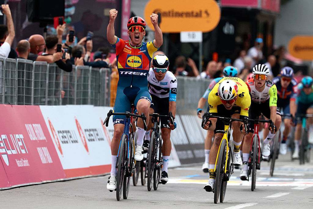 Geraint Thomas lamenta atuação de Wout Van Aert no Giro d'Italia "é uma pena, você quebra e tem uma câmera na sua cara" 1 girodociclismo.com.br geraint thomas lamenta atuacao de wout van aert no giro ditalia e uma pena voce quebra e tem uma camera na sua cara image 4