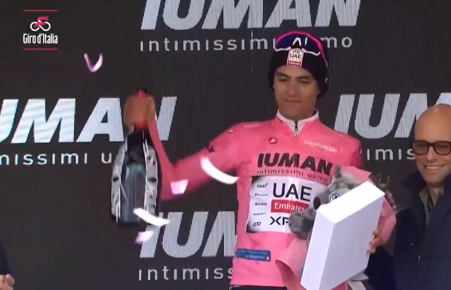 Giro d'Italia: Carlos Verona vence 15ª etapa, Primoz Roglic sofre forte revés; confira os resultados e a chegada 1 girodociclismo.com.br giro ditalia carlos verona vence 15a etapa primoz roglic sofre forte reves confira os resultados e a chegada image