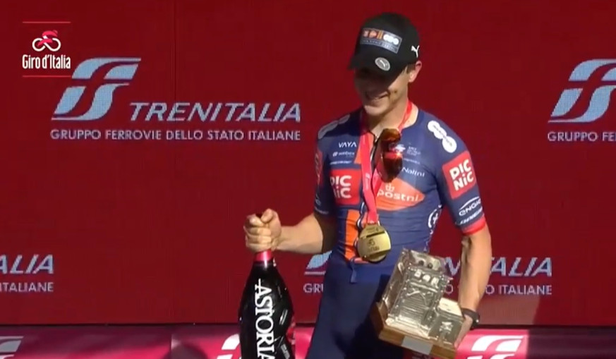 Giro d'Italia: Casper van Uden bate favoritos e vence 4ª etapa, confira os resultados e a chegada 1 girodociclismo.com.br giro ditalia casper van uden bate favoritos e vence 4a etapa confira os resultados e a chegada image 6
