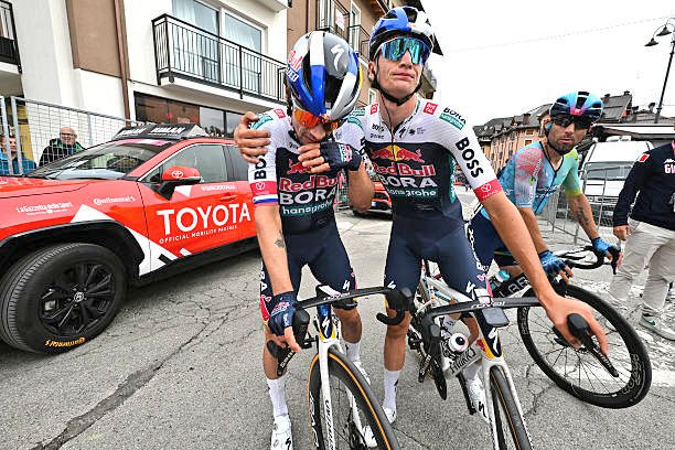 Giro d’Italia: Classificação Geral após a 15ª etapa; Primoz Roglic perde 5 posições, Isaac del Toro segue líder; confira as classificações completas 1 girodociclismo.com.br giro ditalia classificacao geral apos a 15a etapa primoz roglic perde 5 posicoes isaac del toro segue lider confira as classificacoes completas image 33