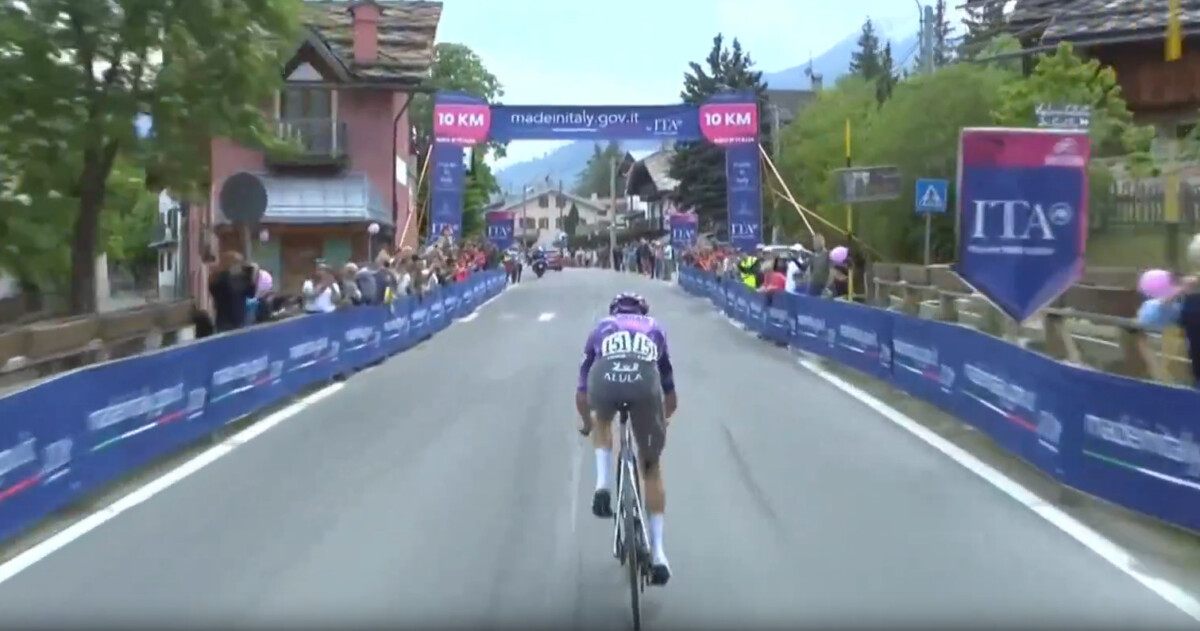 Giro dItalia: Mudança total! Isaac del toro perde Maglia Rosa, Simon Yates é campeão e Chris Harper vence 20ª etapa; confira os resultados e a chegada 11 girodociclismo.com.br giro ditalia confira os resultados e a chegada image 206